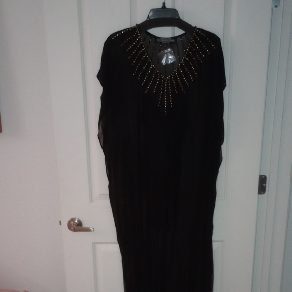 Elegant Black Maxi Dress with Crew Neck and Dolman Sleeves